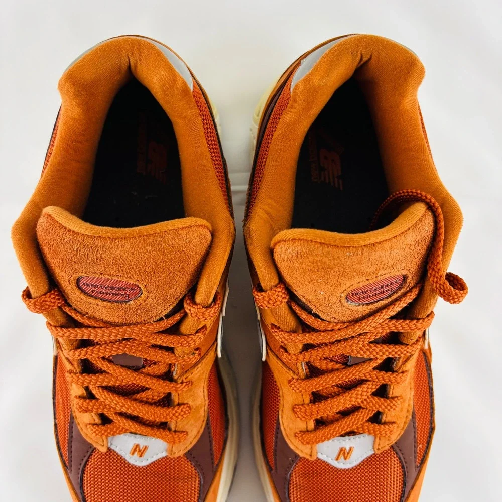 New Balance 2002R Men's Sz 9 Sneakers Rust Orange Suede Athletic Running Shoes